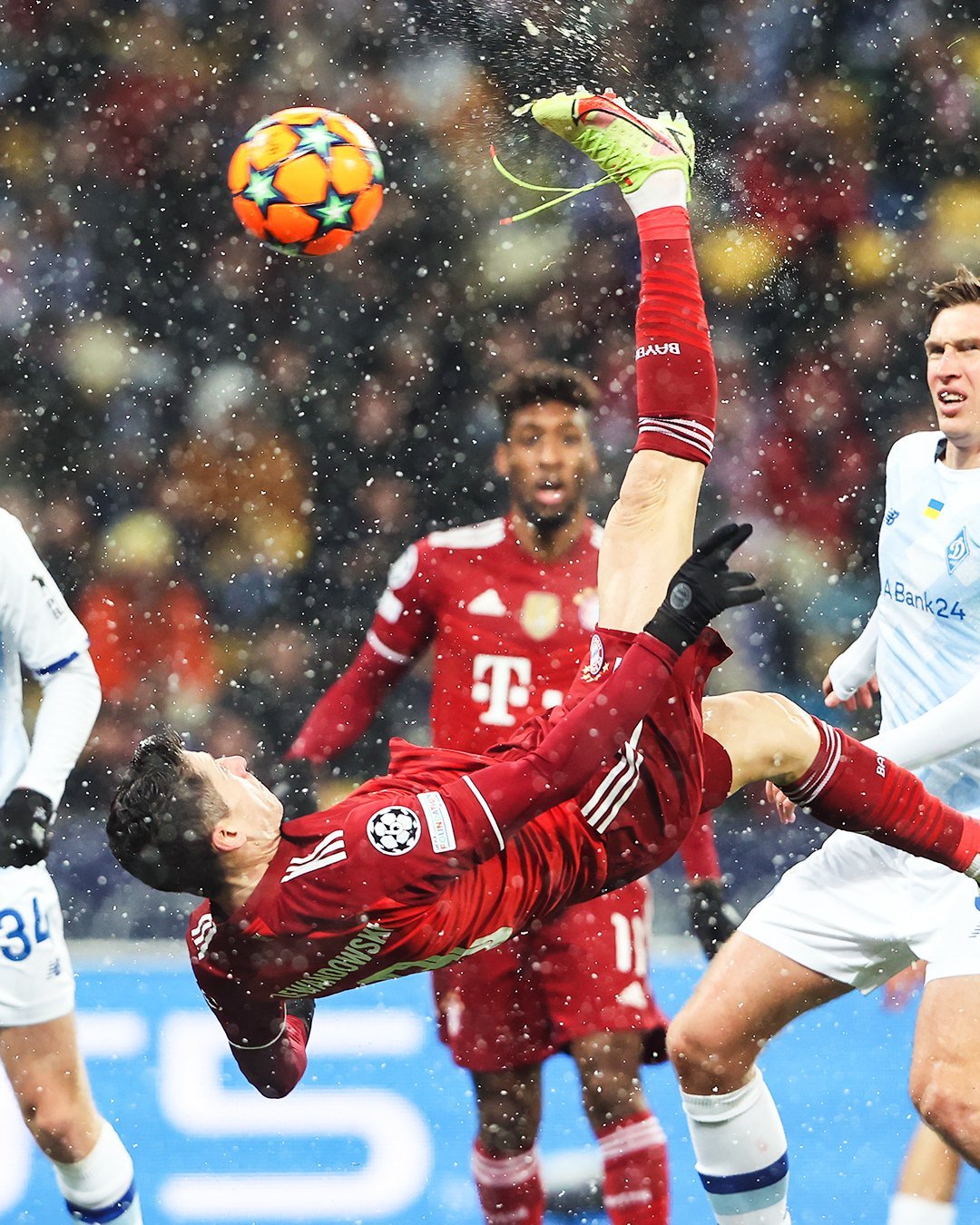 莱万多夫斯基意外战胜TES，反败为胜引爆全场！引发球迷热议的简单介绍